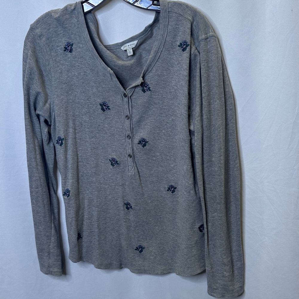 Lucky Brand grey thermal top with embroidered flowers on front.  Size XL.  VGUC